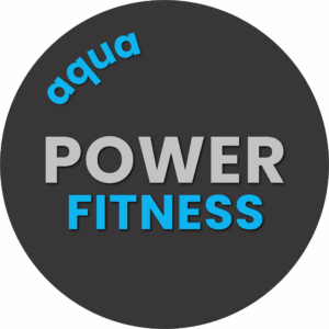 Aquafitness im Wasser, Schwimmtraining und Wassergymnastik für Gesundheit und Fitness, geeignet für alle Fitnesslevels, verbessertes Training im Pool.