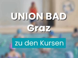 Verschwommenes Bild mit Menschen beim Wasser-Aerobic im Pool, werbefähiges Bild für Aqua Fit Kurse in Graz, gesteigerte Sichtbarkeit für Wassergymnastik, Wassersport und Gesundheitstraining.