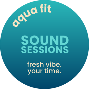 Aqua Fit Wassertrainingssession für Fitness und Gesundheit, Schwimmen, Aquagymnastik, Wassersport, Gruppenkurse, wassergymnastik, Aquafitness, Aktivität im Wasser, gesunde Lebensweise.